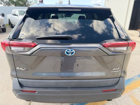 Used 2021 Toyota RAV4 XLE Premium AWD/4WD image 4
