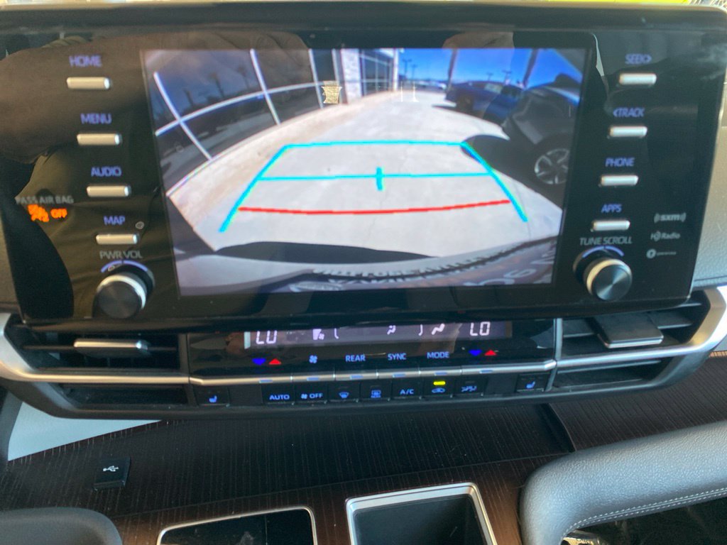 Used 2023 Toyota Sienna XLE FWD image 18