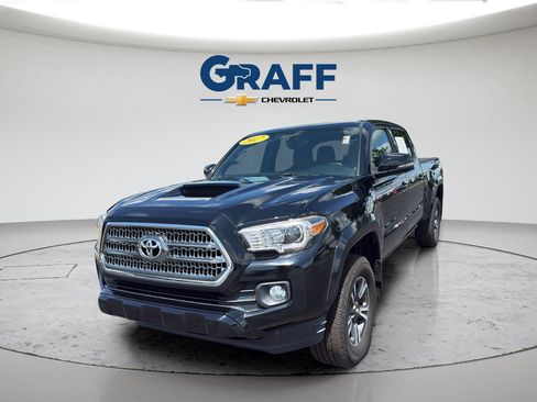 Used 2017 Toyota Tacoma TRD Sport AWD/4WD image 1