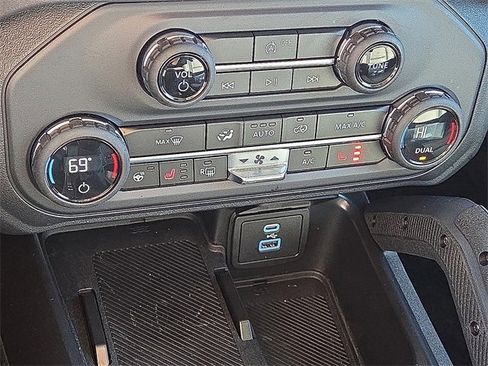 Used 2025 Ford Bronco Badlands image 18