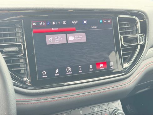 Used 2025 Dodge Durango GT AWD/4WD image 32