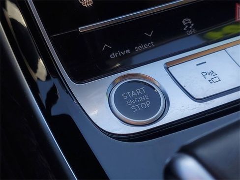 Used 2021 Audi A8 L 4.0T w/ Luxury Package image 20