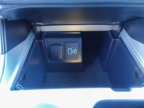 Used 2023 Ford Explorer XLT w/ Equipment Group 202A AWD/4WD image 21