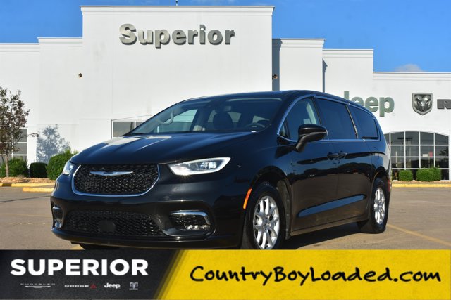 Used 2023 Chrysler Pacifica Touring-L FWD image 1