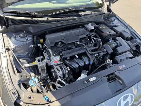 Used 2024 Hyundai Elantra SE FWD image 35
