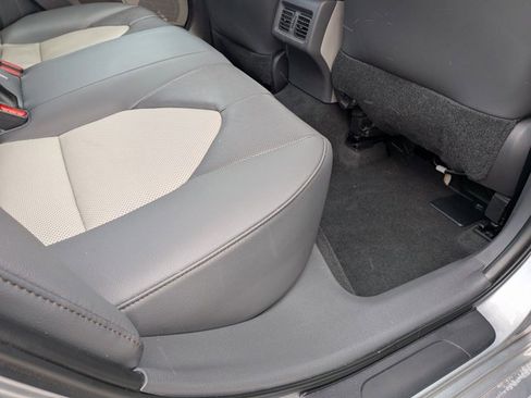 Used 2020 Toyota Camry XLE image 18