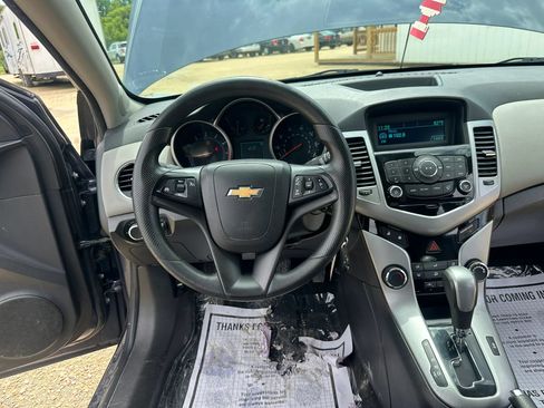 Used 2013 Chevrolet Cruze LS FWD image 17