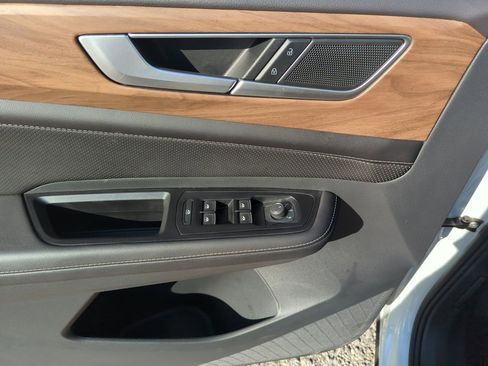 Certified 2025 Volkswagen Atlas SE image 19