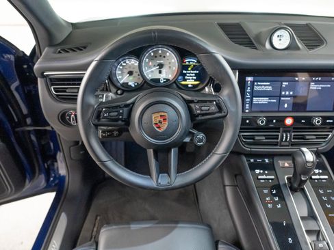 Certified 2024 Porsche Macan S AWD/4WD image 28