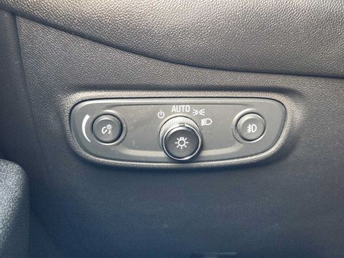 Used 2021 Chevrolet Equinox LT FWD image 21