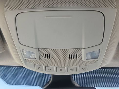 Used 2022 Ford Edge Titanium AWD/4WD image 25