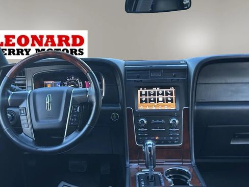 Used 2016 Lincoln Navigator Select image 13