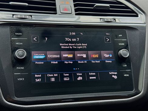 Used 2018 Volkswagen Tiguan SE image 11