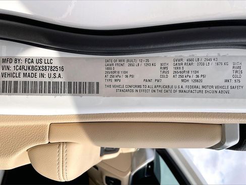 New 2025 Jeep Grand Cherokee L Limited image 13