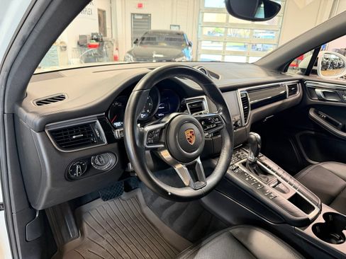 Used 2018 Porsche Macan AWD/4WD image 8