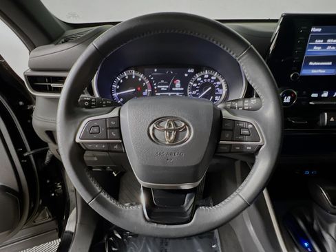 Used 2022 Toyota Highlander XSE image 18