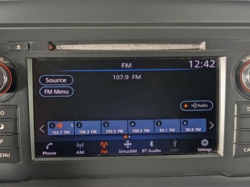 Used 2019 Nissan Titan SV w/ SV Convenience Package image 23