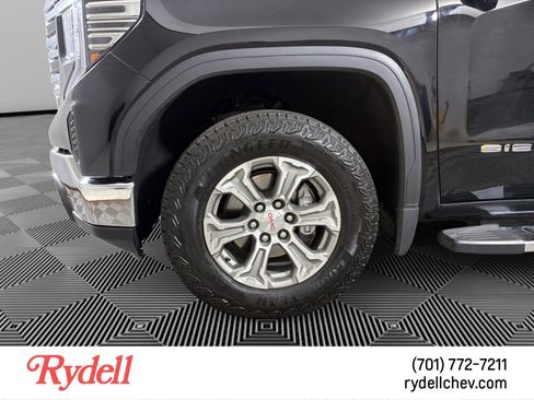 Used 2022 GMC Sierra 1500 SLT w/ SLT Convenience Package AWD/4WD image 9