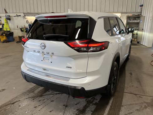 Used 2025 Nissan Rogue SV image 5