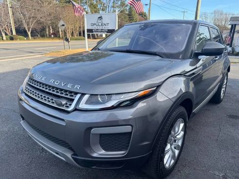 Used 2017 Land Rover Range Rover Evoque SE image 3