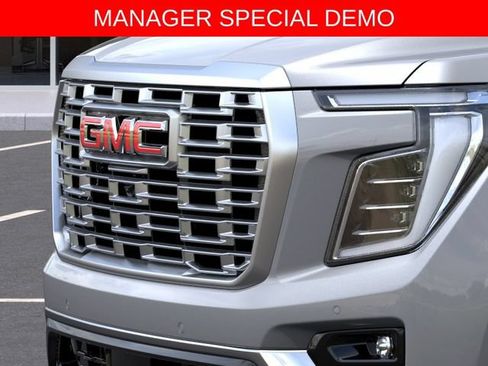 Used 2026 GMC Yukon XL Denali w/ Denali Reserve Package AWD/4WD image 13