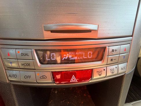 Used 2013 Subaru Outback 2.5i Limited w/ Moonroof Pkg AWD/4WD image 33