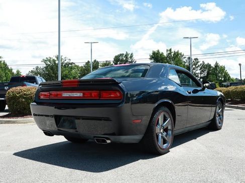 Used 2014 Dodge Challenger SXT RWD image 6