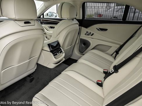 New 2026 Bentley Flying Spur Plug-In Hybrid image 28