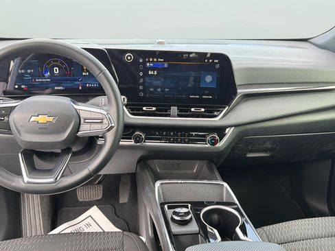 Used 2026 Chevrolet Equinox LT FWD image 19