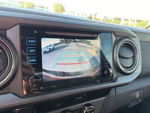 Used 2018 Toyota Tacoma TRD Sport AWD/4WD image 26