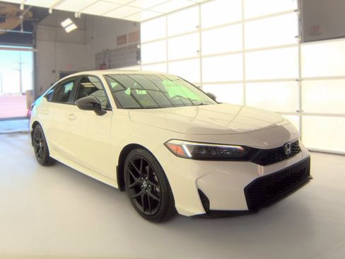 Used 2025 Honda Civic Sport image 2