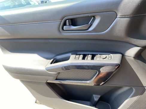 Used 2024 Nissan Pathfinder SV AWD/4WD image 20