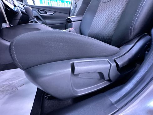 Used 2020 Nissan Rogue S FWD image 13