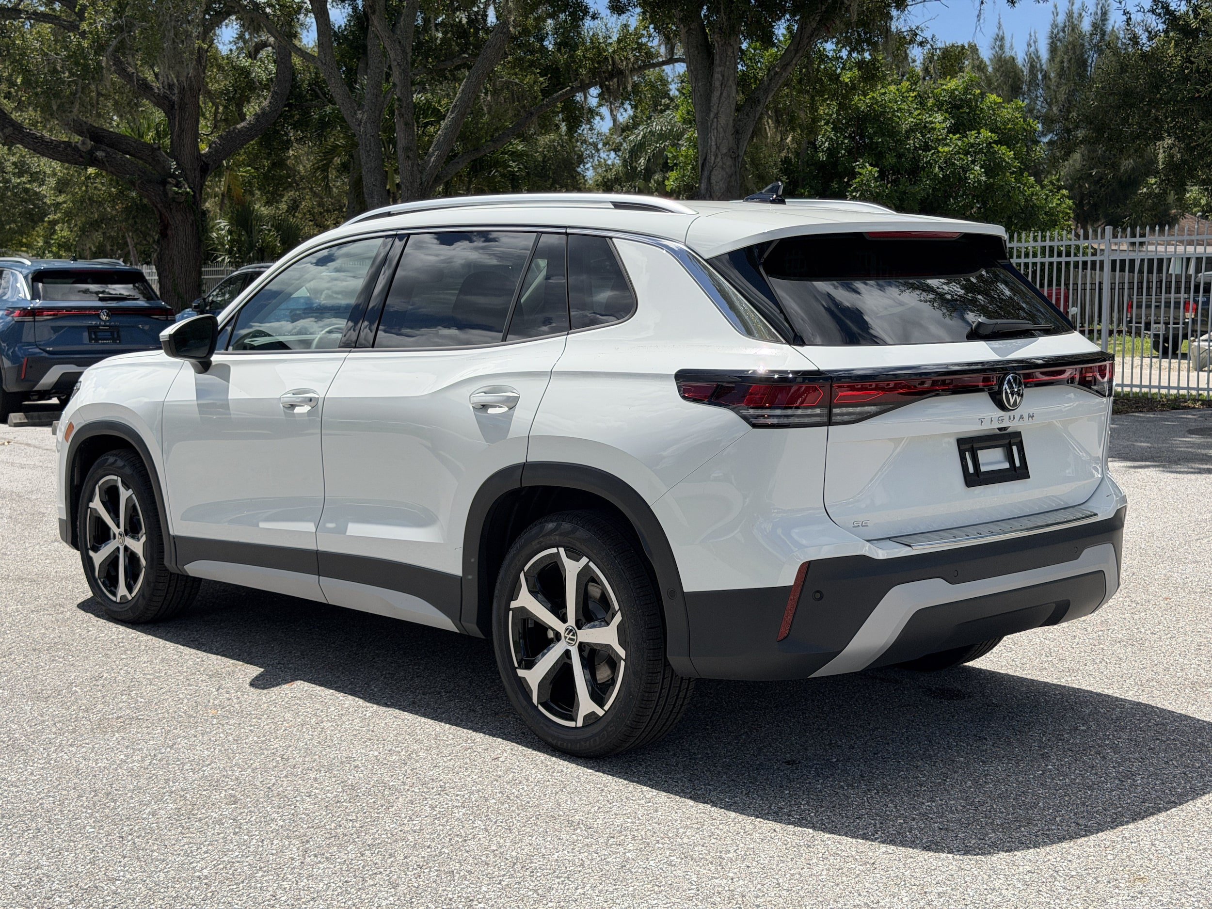 New 2026 Volkswagen Tiguan SE FWD image 5