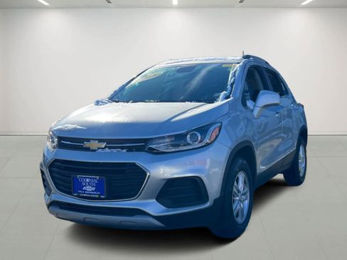 Used 2018 Chevrolet Trax LT w/ LT Convenience Package image 1