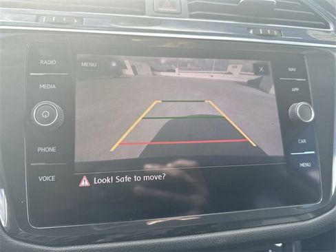 Used 2020 Volkswagen Tiguan SEL image 25