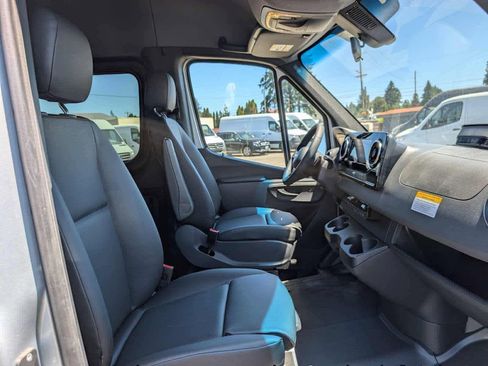 New 2025 Mercedes-Benz Sprinter 2500 image 12