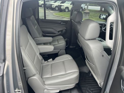 Used 2019 Chevrolet Suburban LT AWD/4WD image 18