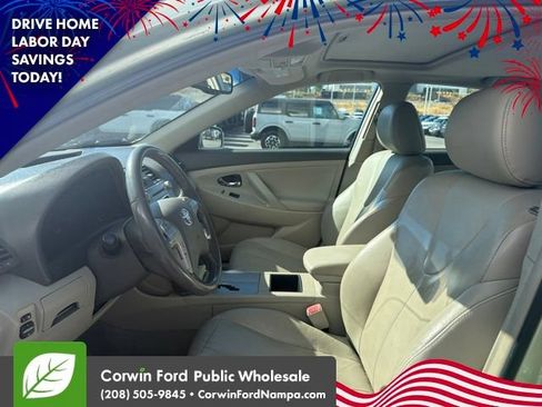 Used 2009 Toyota Camry Hybrid w/ Leather Pkg FWD image 10