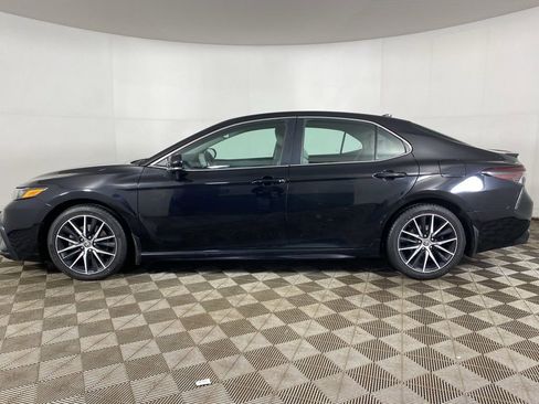 Used 2023 Toyota Camry SE image 7