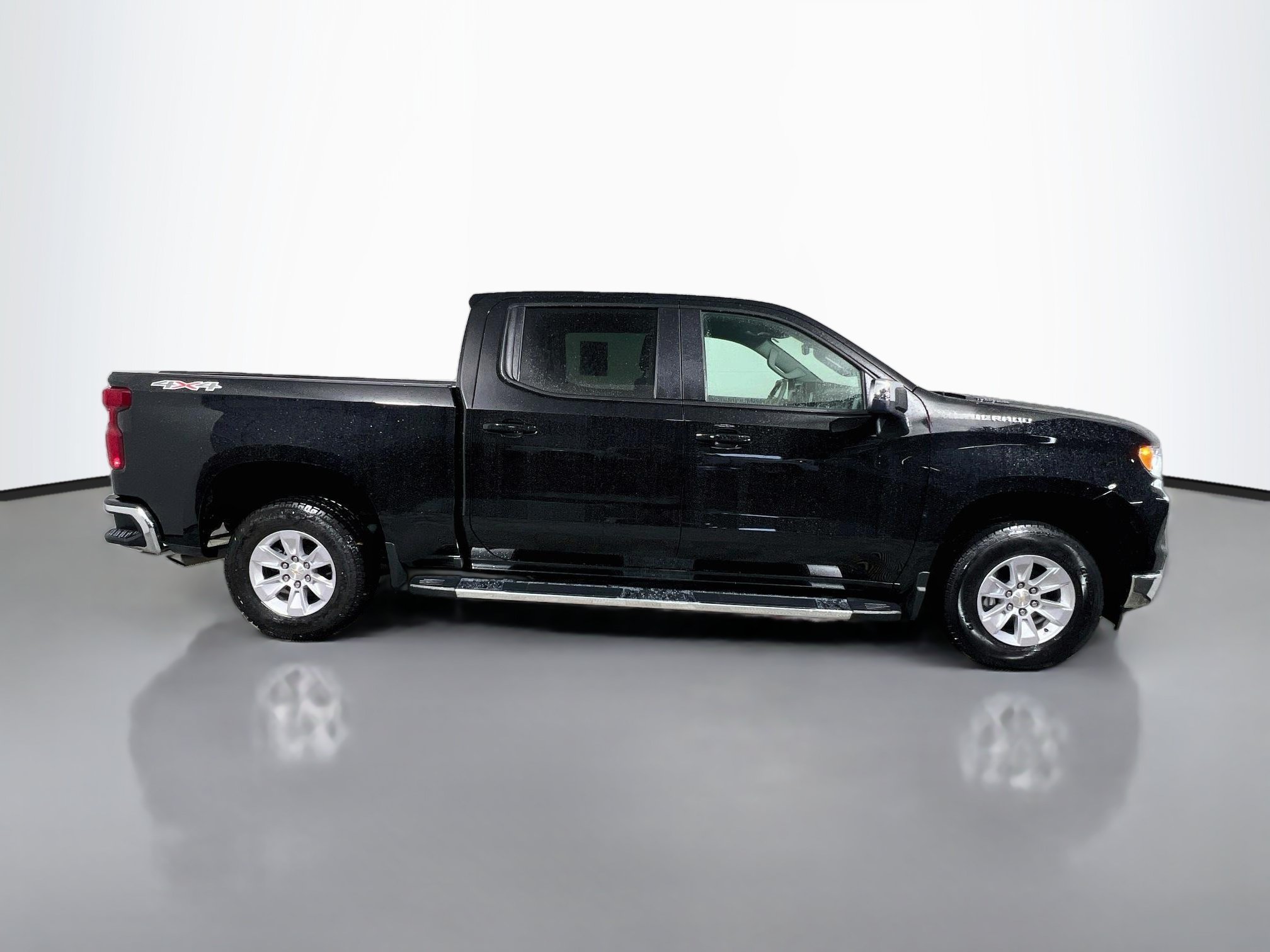 Used 2026 Chevrolet Silverado 1500 LT AWD/4WD image 2