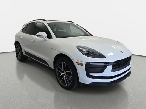 Used 2023 Porsche Macan Turbo image 3