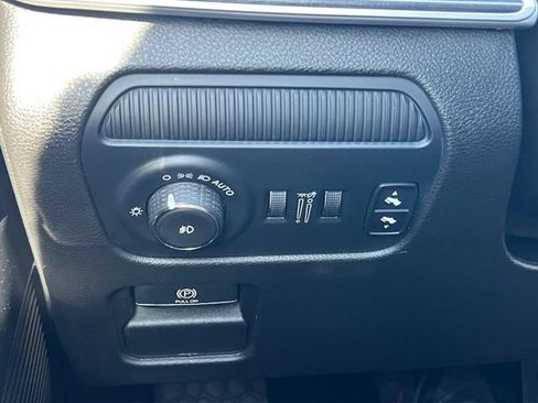 Used 2024 Jeep Wagoneer 4WD w/ Premium Group I image 12
