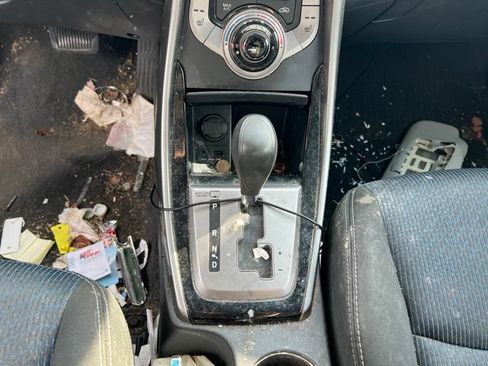 Used 2013 Hyundai Elantra FWD image 18