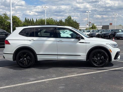 Used 2023 Volkswagen Tiguan SE R-Line FWD image 4