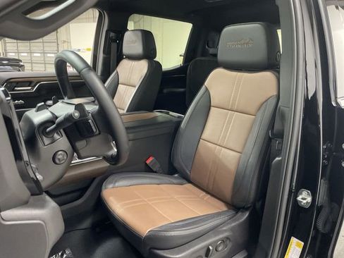 Used 2024 Chevrolet Silverado 1500 High Country w/ Technology Package image 11