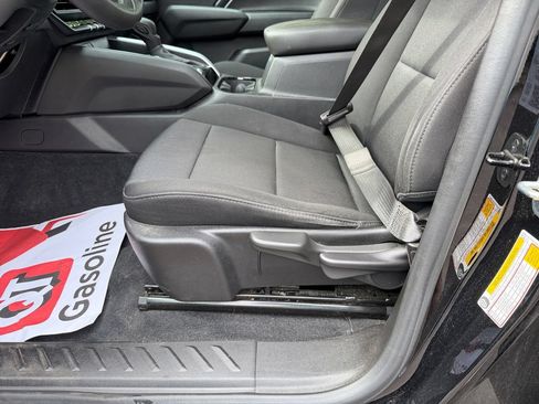 Used 2023 Chevrolet Colorado Trail Boss AWD/4WD image 12