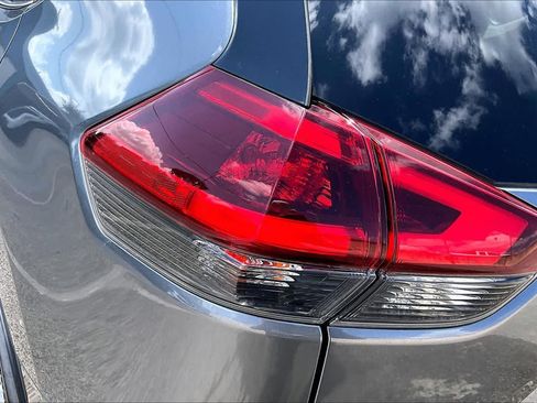 Used 2020 Nissan Rogue SV FWD image 28