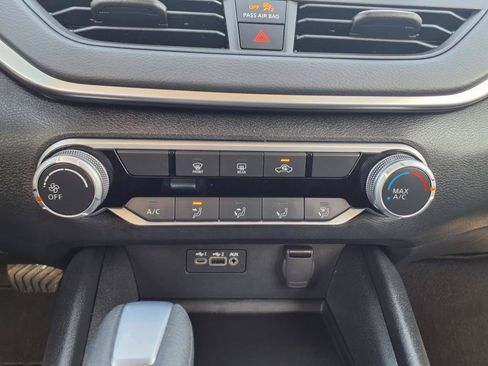 Used 2022 Nissan Altima 2.5 SV AWD/4WD image 18