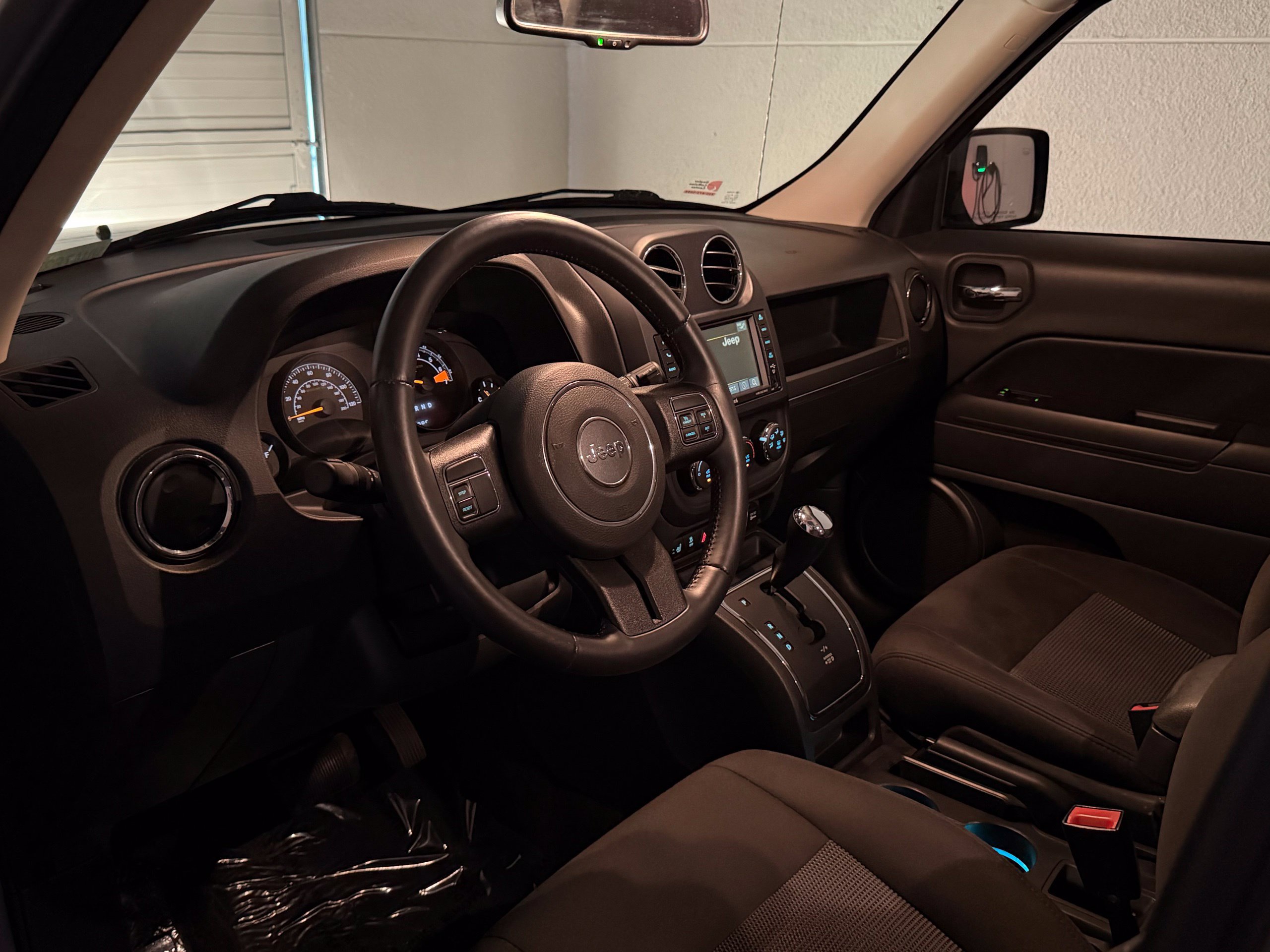 Used 2015 Jeep Patriot Latitude FWD image 40